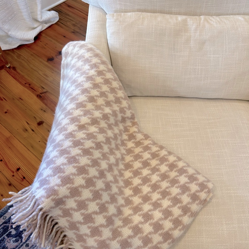 Moon limited edition 100% pure new WOOL. Made in the British Isles. BRAND NEW